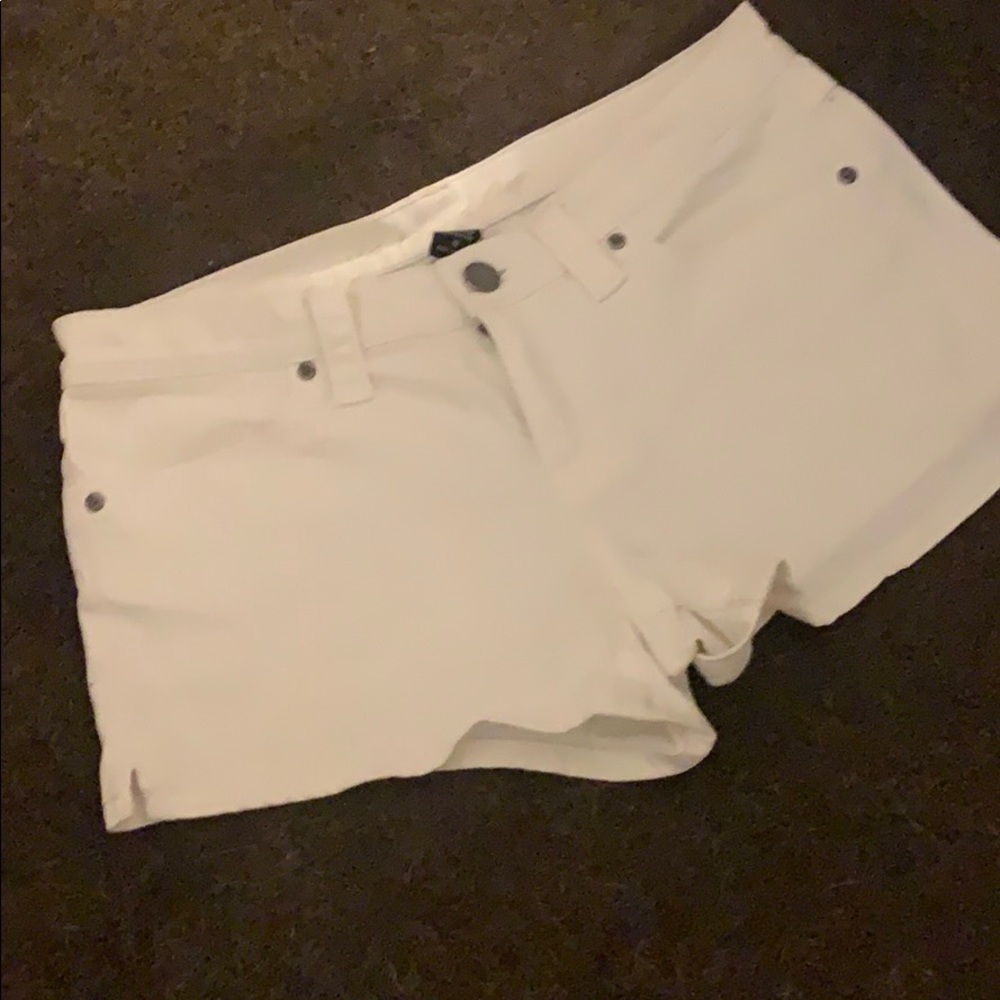 NWOT VS white shorts